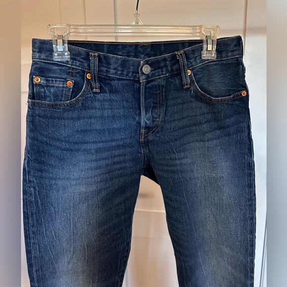 Levi’s button fly 501 jeans, size 25, medium wash, 99% cotton, 1% elastane. - Picture 4 of 13